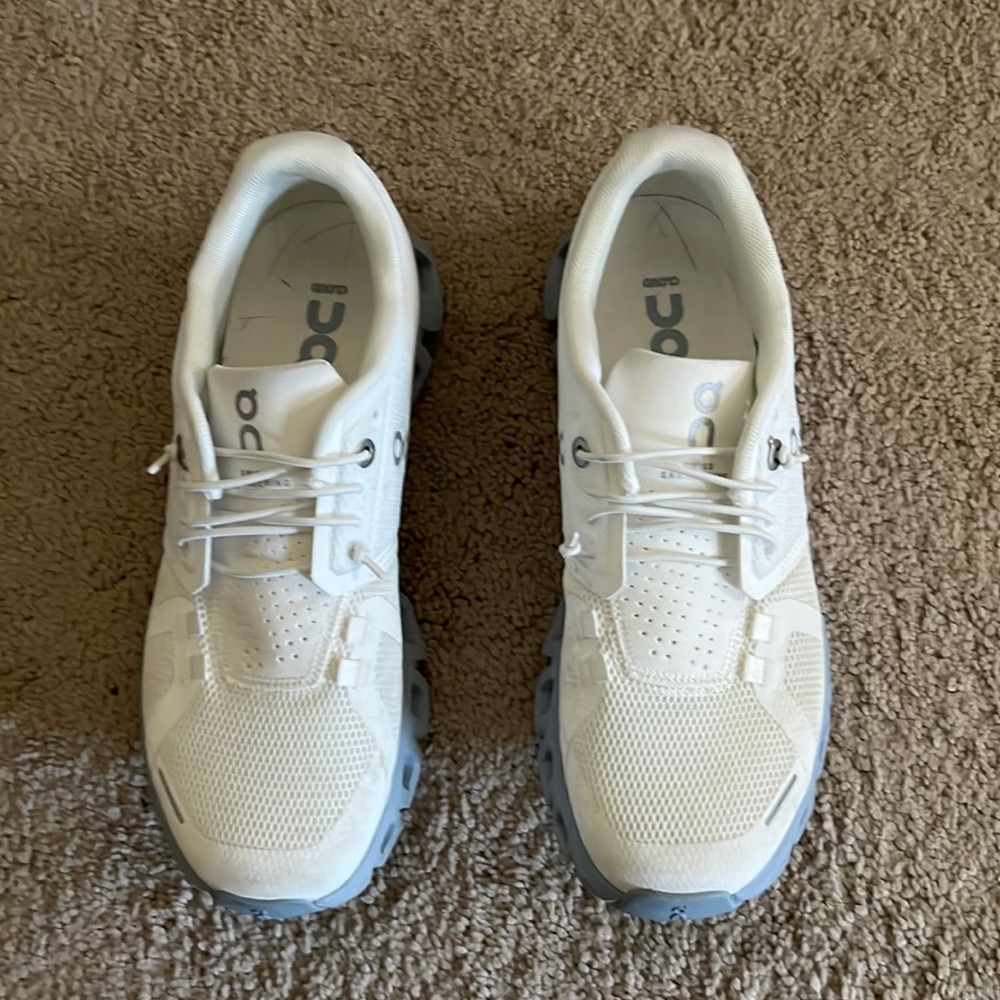 On cloud sneaker